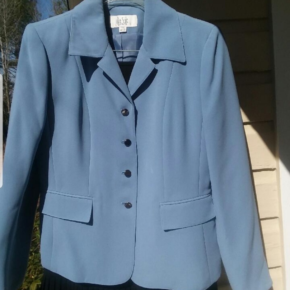 Le Suit size 6p